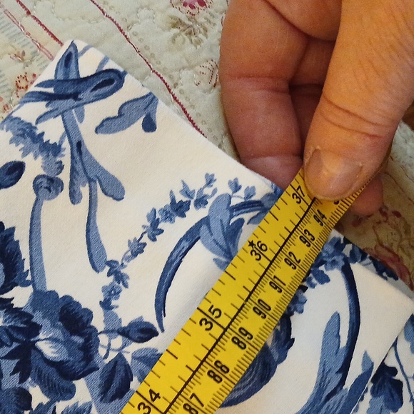 Blue and white Toile cropped pants - Picture 6 of 10